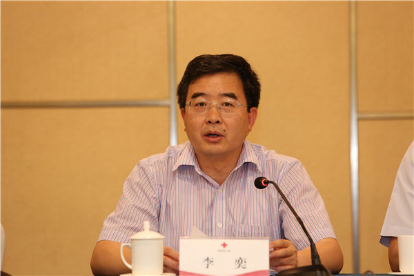 市教委副主任、市红十字会学校工作委员会主任李奕讲话.jpg